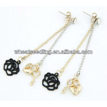 Elegante Shaky flor pendientes chapado en oro 12011614